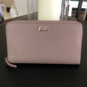 USED. Kate Spade Large 10 Card Wallet